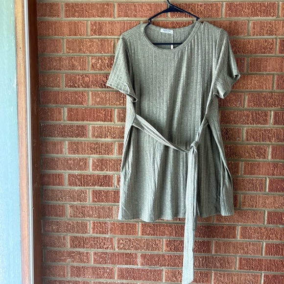Ekouaver Green Ruffled Mini Dress with Crew Neck and Short Sleeves Medium - Picture 1 of 5